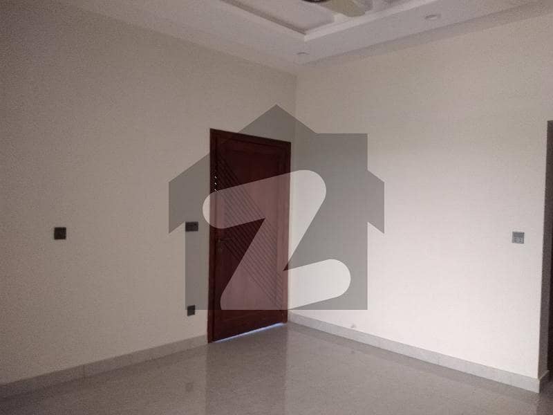 ڈیوائن گارڈنز ۔ بلاک سی ڈیوائن گارڈنز,لاہور میں 5 کمروں کا 1 کنال مکان 6.9 کروڑ میں برائے فروخت۔