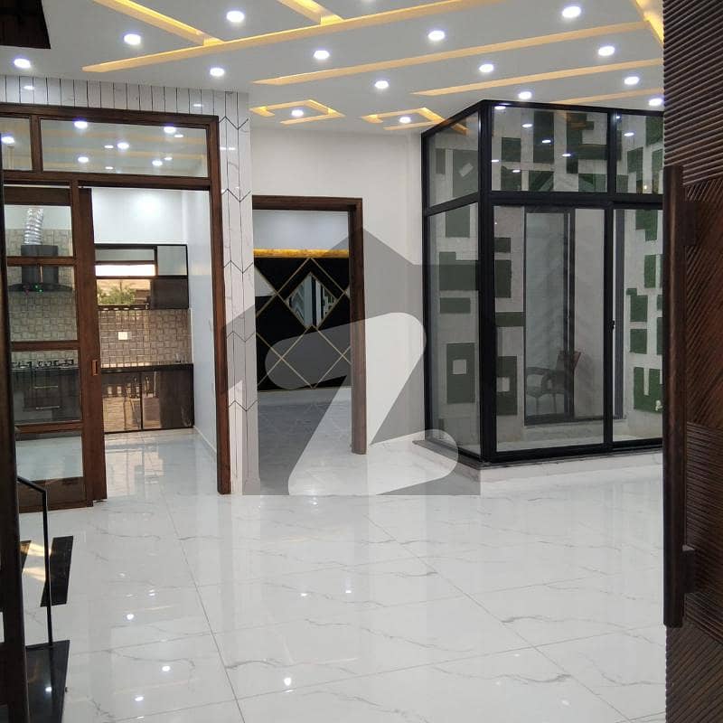 ایڈن ویلی فیصل آباد میں 3 کمروں کا 5 مرلہ مکان 2.5 کروڑ میں برائے فروخت۔