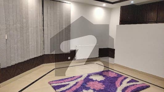 بحریہ ٹاؤن فیز 3 بحریہ ٹاؤن راولپنڈی,راولپنڈی میں 6 کمروں کا 1 کنال مکان 9.5 کروڑ میں برائے فروخت۔