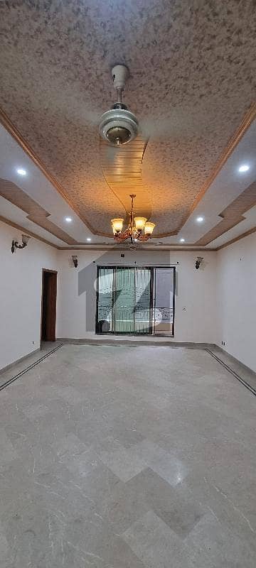 Gulberg 1 Kanal Beautiful House Upper Portion with Fully Marble, 3 Beds, 3 Baths, Tv Lounge & Car Porch