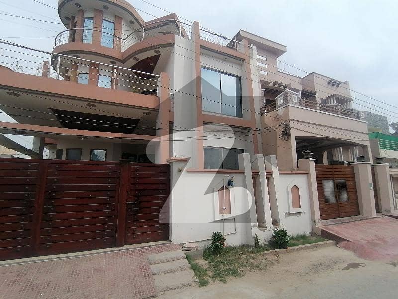 Prime Location 7 Marla House Up For sale In Khan Village