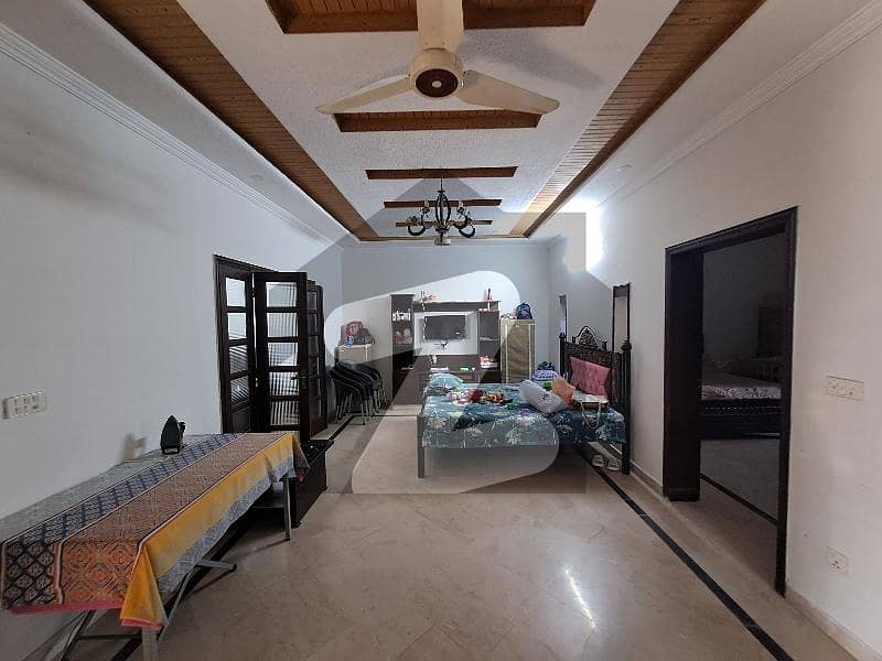 نیشنل پولیس فاؤنڈیشن او ۔ 9 اسلام آباد میں 5 کمروں کا 10 مرلہ مکان 3.3 کروڑ میں برائے فروخت۔