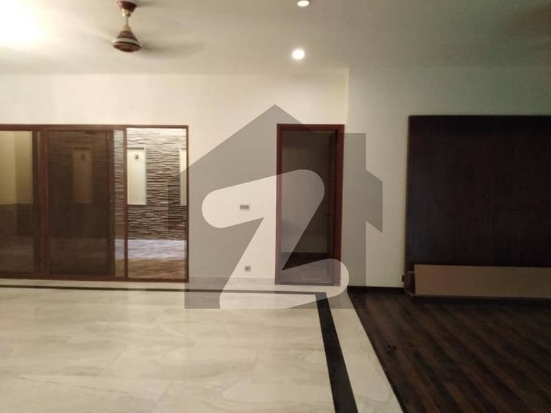 ڈی ایچ اے فیز 6 ڈی ایچ اے,کراچی میں 6 کمروں کا 1 کنال مکان 16.5 کروڑ میں برائے فروخت۔