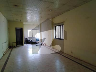 Prime Location 2000 Square Feet Office In Siddique Trade Center Best Option