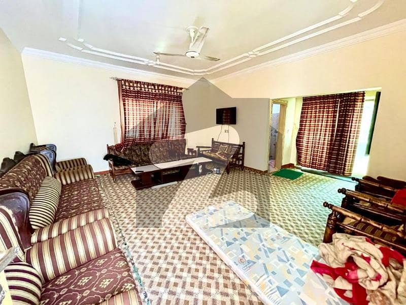 بالقیاز ٹاؤن ایبٹ آباد میں 6 کمروں کا 10 مرلہ مکان 2.5 کروڑ میں برائے فروخت۔