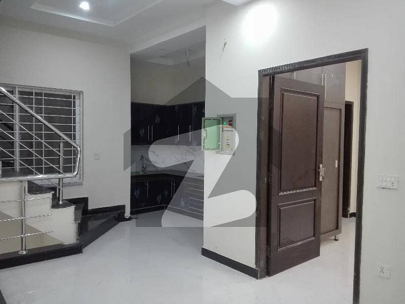 Prime Location 1 kanal Upper Portion For rent In Valencia - Block G Lahore