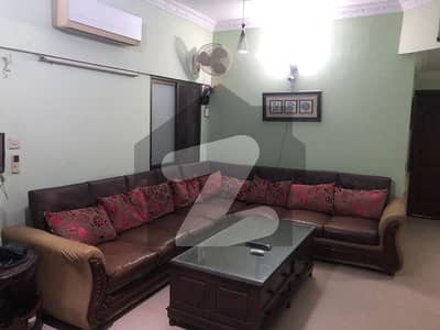 کلفٹن ۔ بلاک 9 کلفٹن,کراچی میں 3 کمروں کا 11 مرلہ فلیٹ 3.3 کروڑ میں برائے فروخت۔