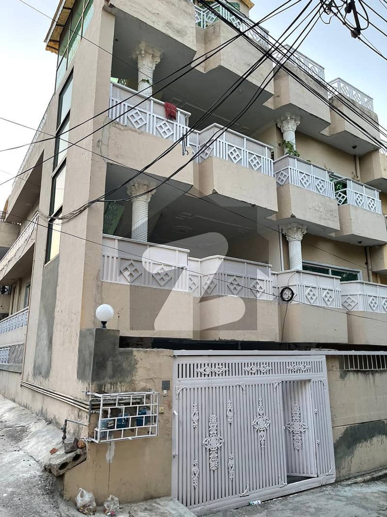 چکلالہ سکیم 3 چکلالہ سکیم,راولپنڈی میں 7 کمروں کا 6 مرلہ مکان 2.5 کروڑ میں برائے فروخت۔
