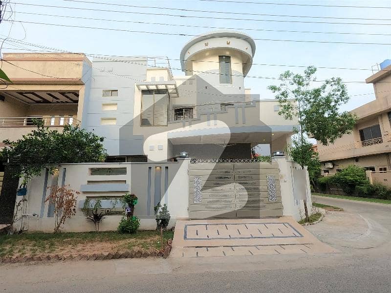Corner House Sized 10 Marla Is Available For sale In Wapda Town Phase 1 - Block K3