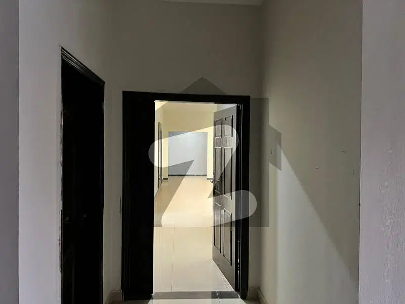 2nd Floor 10 Marla Flat 03 Bed Near Park Available For Rent In Askari 11