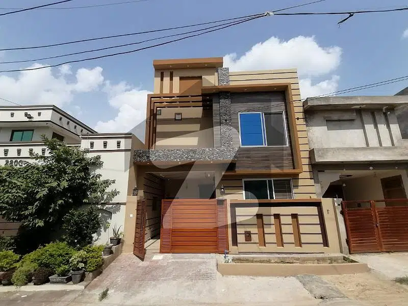 Aesthetic Prime Location House Of 5 Marla For sale Is Available