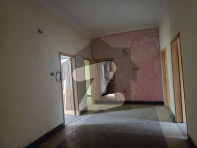 ڈیفینس آفیسر کالونی پشاور میں 4 کمروں کا 4 مرلہ بالائی پورشن 20.0 ہزار میں کرایہ پر دستیاب ہے۔
