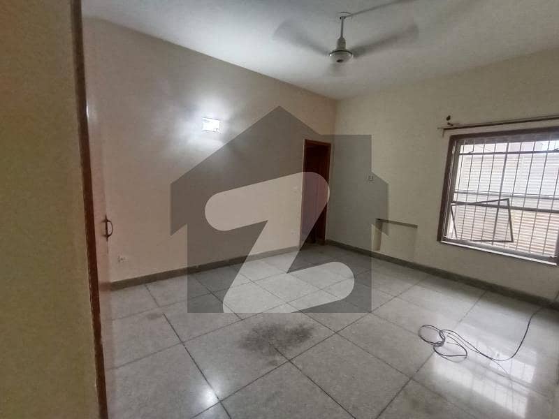 Ideal Location 1 Kanal Upper Portion Separate Gate Available For Rent In Dha Phase 2 V Block
