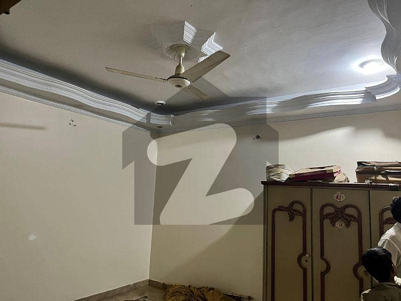 گلستانِِ جوہر ۔ بلاک اے 1 گلستانِ جوہر,کراچی میں 3 کمروں کا 12 مرلہ بالائی پورشن 70.0 ہزار میں کرایہ پر دستیاب ہے۔