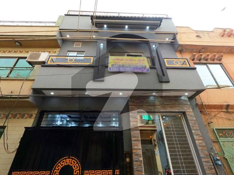 House For Sale Is Readily Available On Prime Location Of Allama Iqbal Town - Kashmir Block