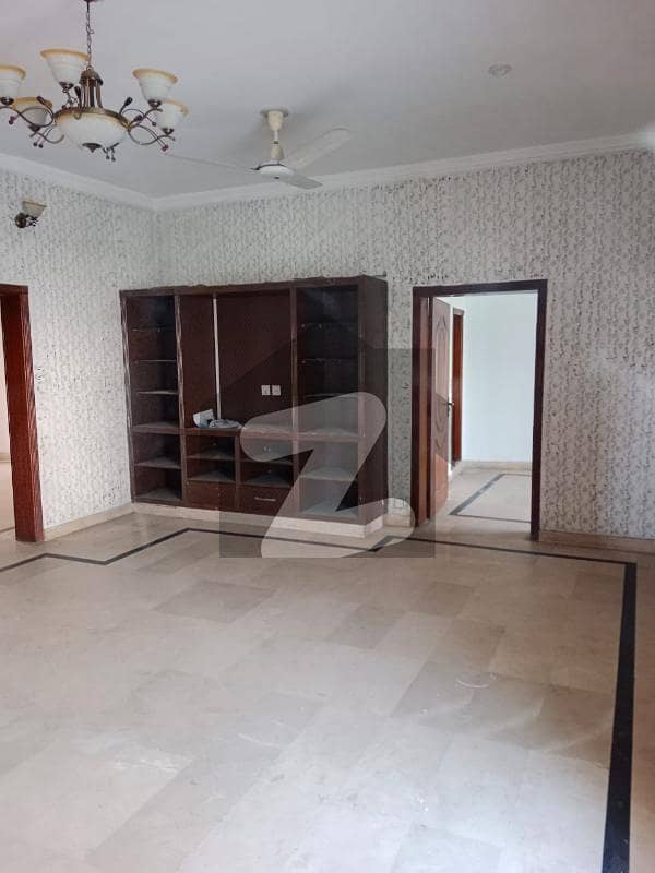 الحمرا ٹاؤن لاہور میں 2 کمروں کا 4 مرلہ بالائی پورشن 23.0 ہزار میں کرایہ پر دستیاب ہے۔