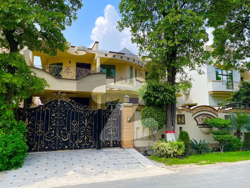 1 Kanal Attractive Residence House For Family Is Available For Sale Near Main Commercial Market
