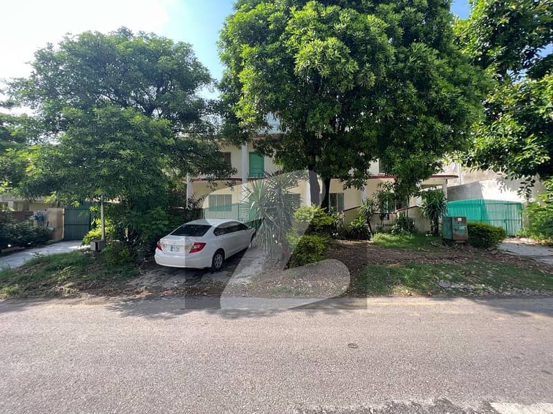 A House Of 1500 Square Yards In F-6/1 A House Of 1500 Square Yards In F-6/1