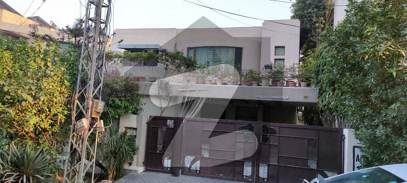 1 Kanal Old House for Sale in A Prime Location of Block CC Phase 4 DHA Lahore