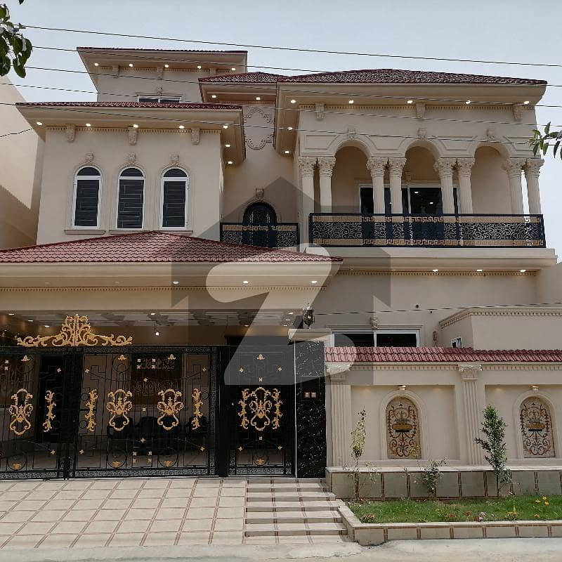10 Marla House In Central Royal Palm City Sahiwal For sale
