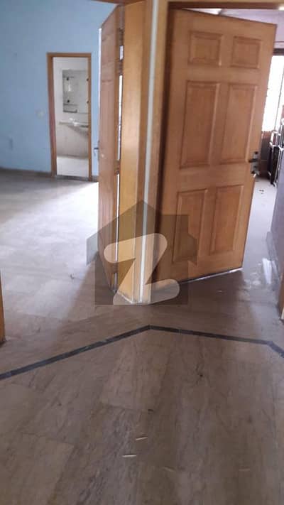 Portion for rent 3 rooms marble tiles floor