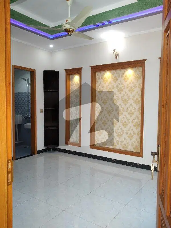 like a brand new corner house upper portion for rent near market and Park