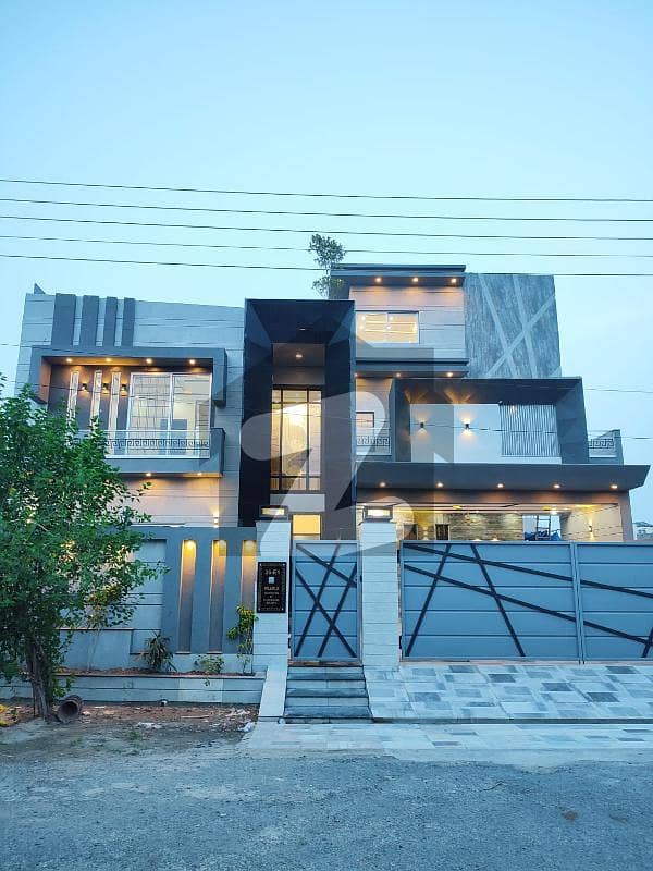 One Kanal Modern House For Sale On 100 Ft Road