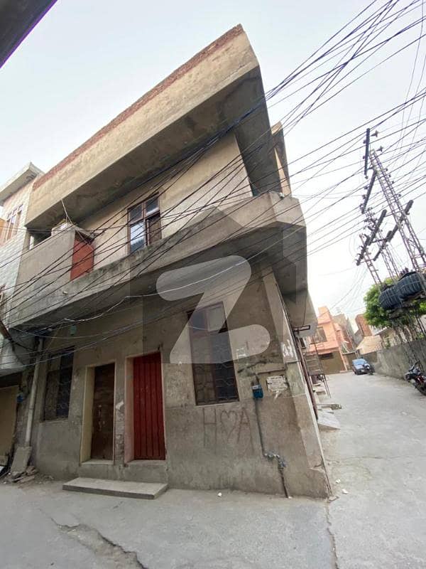Corner 5 Marla good condition House Available For Sale in Model Town