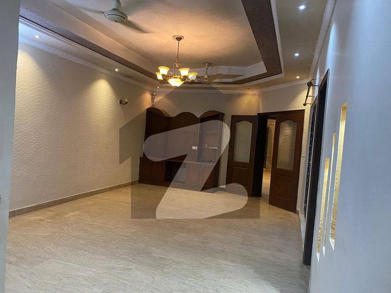 1 KANAL HOUSE FACING PARK IDEAL LOCATION FOR OFFICE USE & FAMILY