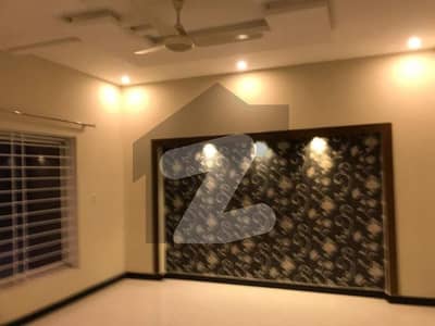 prime location Upper portion available for rent Bahria town phase 8 Rawalpindi
