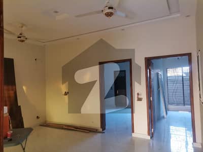 ڈاکٹرز ہاؤسنگ سوسائٹی لاہور میں 3 کمروں کا 1 کنال بالائی پورشن 60.0 ہزار میں کرایہ پر دستیاب ہے۔