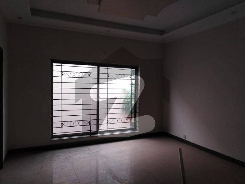 ماڈل ٹاؤن ۔ بلاک سی ماڈل ٹاؤن,لاہور میں 8 کمروں کا 1 کنال مکان 25.0 کروڑ میں برائے فروخت۔
