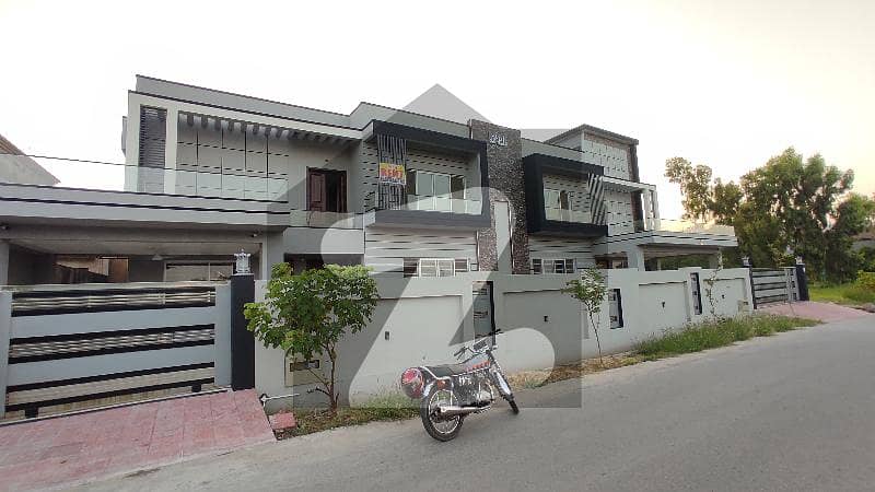 Front Facing Brand New 1 Kanal Double Unit House For Rent.