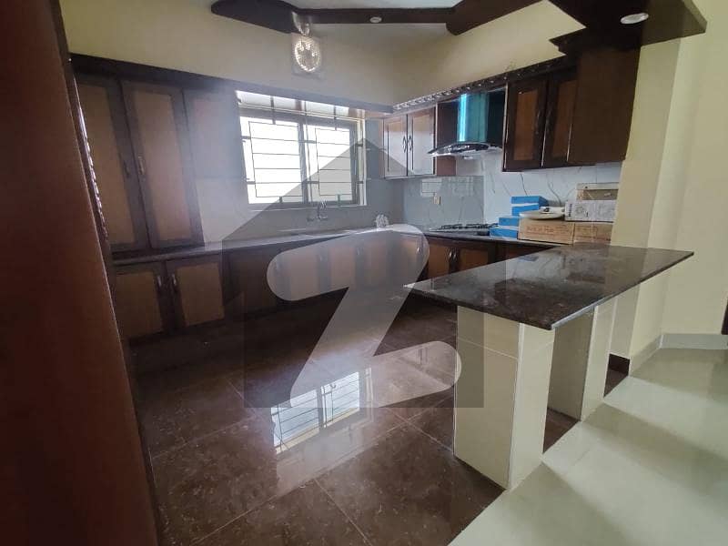 Lower Portion Of 10 Marla House Avialable For Rent in Bahria Town Lahore