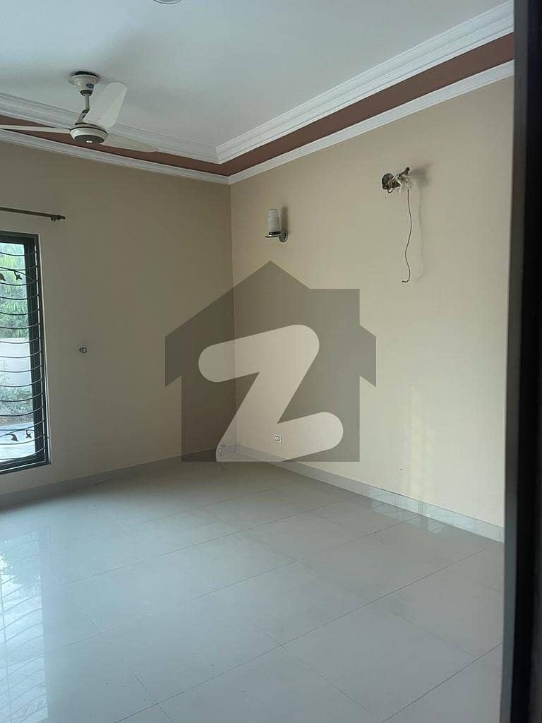 10 Marla Used house in for Sale paragon Society Paragon City Imperial