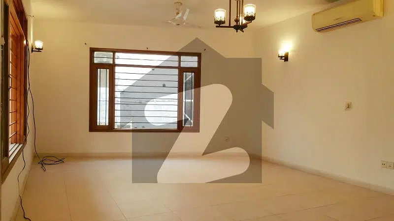 Unbelievably Beautiful 6 Beds Bungalow With 2 Kitchens In A Super Secure Locality Behind Karsaz Suitable For International Delegates, Foreigners And Expatriates