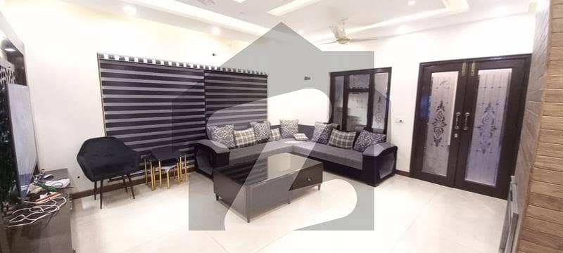 ڈی ایچ اے فیز 5 ڈیفنس (ڈی ایچ اے),لاہور میں 4 کمروں کا 10 مرلہ مکان 4.9 کروڑ میں برائے فروخت۔