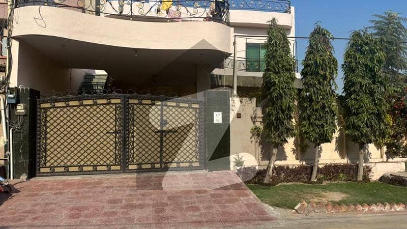 سعید کالونی - نیو گارڈن بلاک سعید کالونی,فیصل آباد میں 5 کمروں کا 12 مرلہ مکان 4.5 کروڑ میں برائے فروخت۔