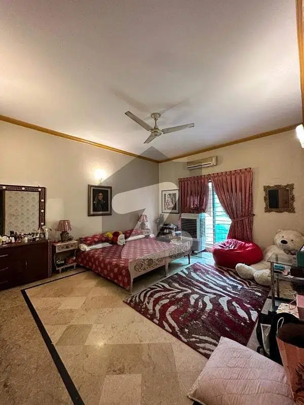 10 Marla House For Sell In Phase 4 Dha Lahore
