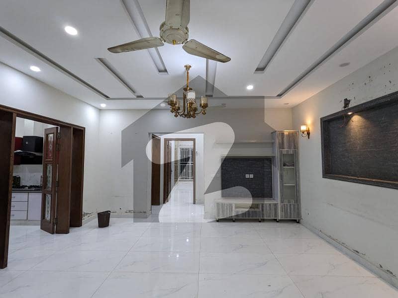 بحریہ ٹاؤن اقبال بلاک بحریہ ٹاؤن سیکٹر ای,بحریہ ٹاؤن,لاہور میں 5 کمروں کا 10 مرلہ مکان 1.0 لاکھ میں کرایہ پر دستیاب ہے۔