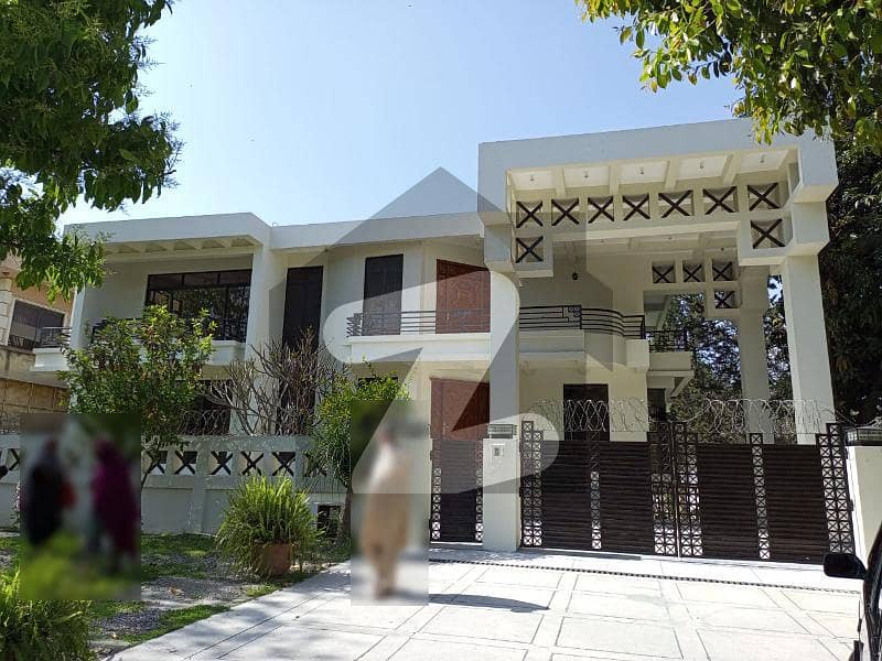 2 Kanal Beautiful House For Rent with 6 Bedrooms