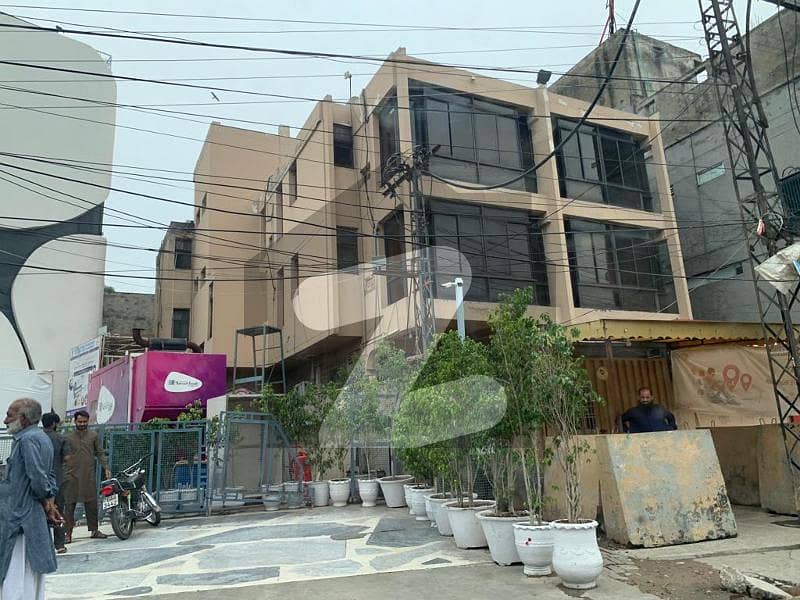 2 kanal Commercial space available in main Shadaman