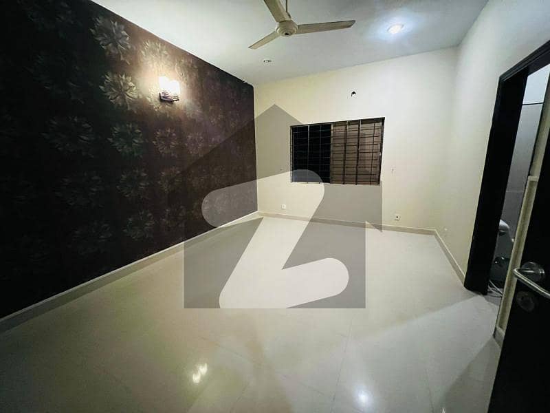 ڈی ایچ اے فیز 7 ڈی ایچ اے ڈیفینس,کراچی میں 5 کمروں کا 12 مرلہ مکان 2.6 لاکھ میں کرایہ پر دستیاب ہے۔