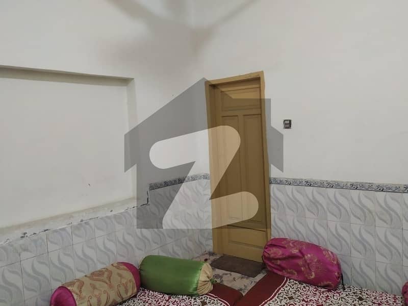 پاجیگی روڈ پشاور میں 6 کمروں کا 6 مرلہ مکان 1.0 کروڑ میں برائے فروخت۔