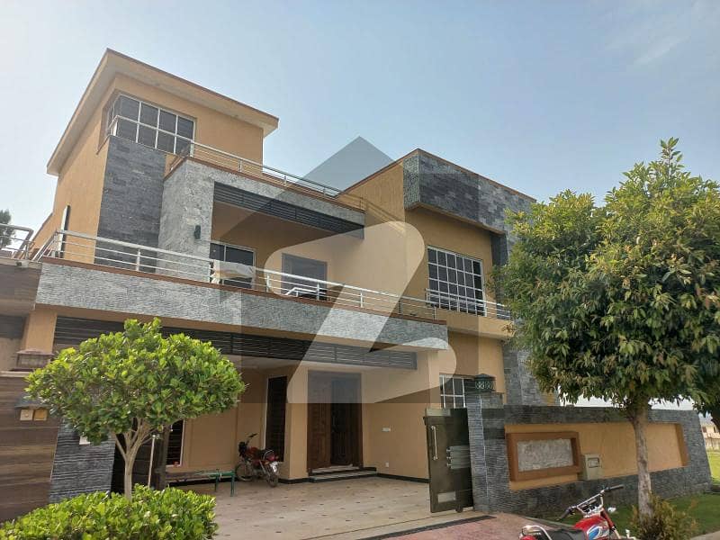 Spacious House Is Available In Bahria Town Phase 8 - Sector F-1 For rent