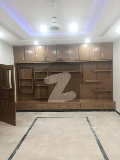 ڈی ۔ 12 اسلام آباد میں 10 کمروں کا 10 مرلہ مکان 3.3 لاکھ میں کرایہ پر دستیاب ہے۔