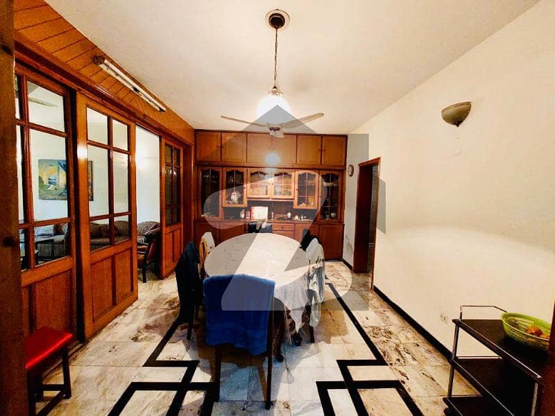 ماڈل ٹاؤن لاہور میں 5 کمروں کا 1 کنال مکان 9.0 کروڑ میں برائے فروخت۔