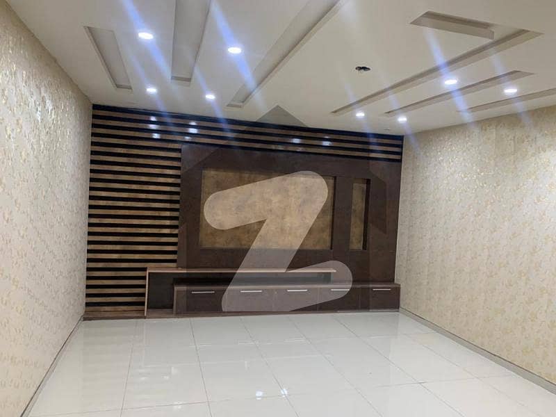 خیابانِ گارڈنز فیصل آباد میں 5 کمروں کا 11 مرلہ مکان 1.2 لاکھ میں کرایہ پر دستیاب ہے۔