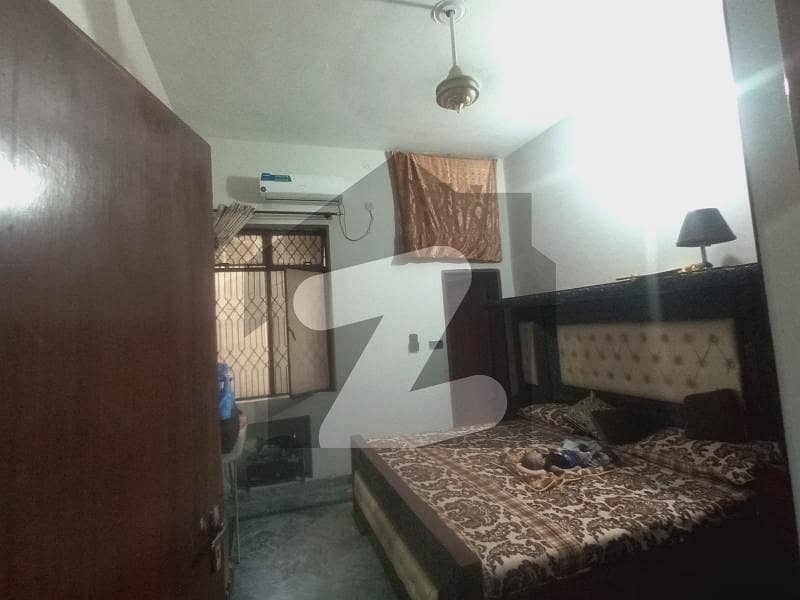 اعوان ٹاؤن لاہور میں 4 کمروں کا 5 مرلہ مکان 1.3 کروڑ میں برائے فروخت۔