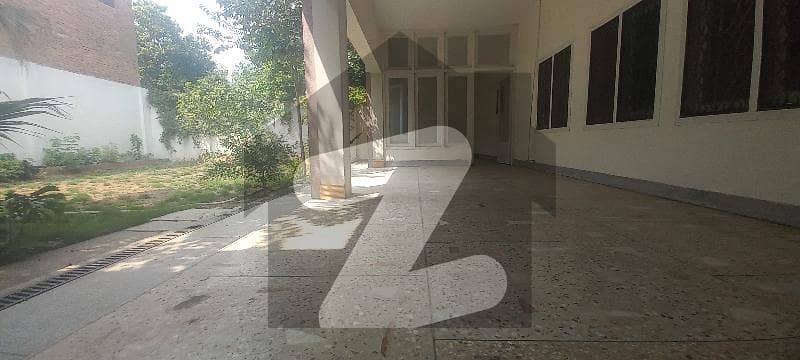 یونیورسٹی ٹاؤن پشاور میں 2 کنال مکان 4.5 لاکھ میں کرایہ پر دستیاب ہے۔ یونیورسٹی ٹاؤن پشاور میں 2 کنال مکان 4.5 لاکھ میں کرایہ پر دستیاب ہے۔